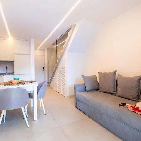 4008 Great Location In Americas, Sea Front!